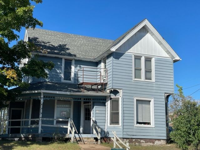 119 Main St W in Menomonie, WI - Foto de edificio