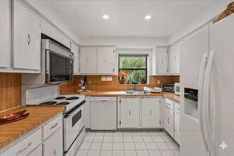 16251 Golf Club Rd, Unit 312 in Weston, FL - Foto de edificio - Building Photo