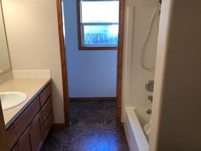 225 22nd Ave, Unit A in Longview, WA - Foto de edificio - Building Photo