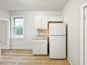 1328 N Main St-Unit -Lower in Oshkosh, WI - Foto de edificio - Building Photo