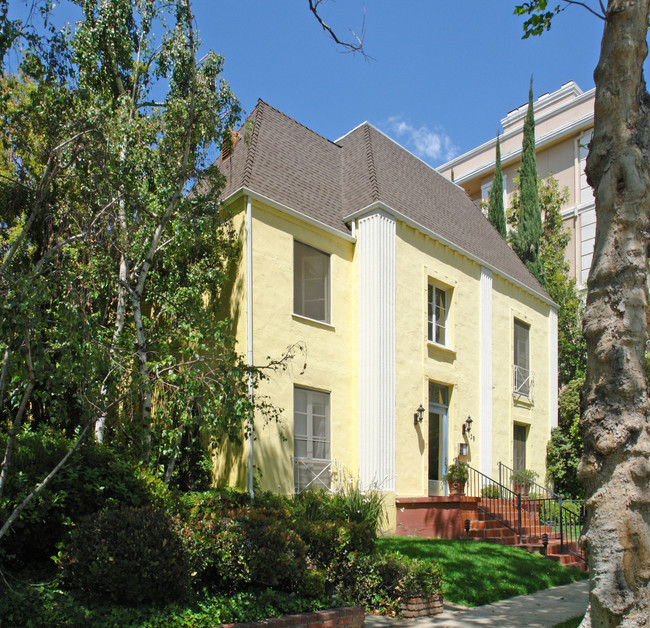 129 S Oakhurst Dr in Beverly Hills, CA - Foto de edificio - Building Photo
