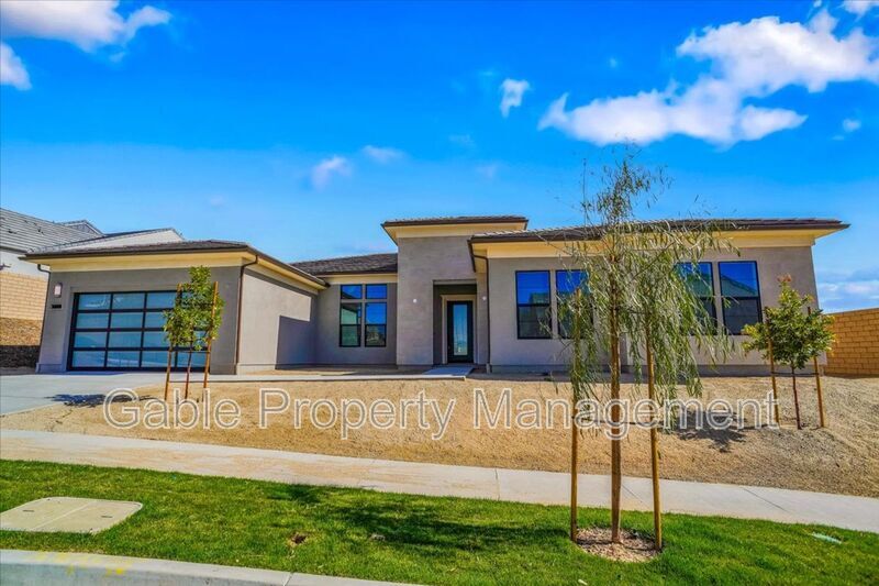 30000 N Camino los Robles in Santa Clarita, CA - Building Photo