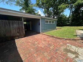 2705 Whitesburg Dr in Huntsville, AL - Building Photo