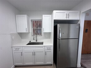 6090 W Flagler St in Miami, FL - Building Photo - Building Photo