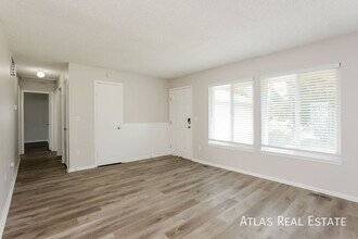 3571 S Lewiston Way in Aurora, CO - Building Photo - Building Photo