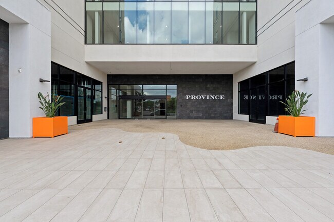 Province in San Gabriel, CA - Foto de edificio - Building Photo