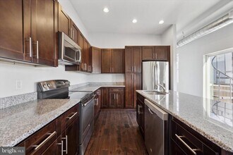 413 Fairmount Ave-Unit -3 in Philadelphia, PA - Building Photo - Building Photo
