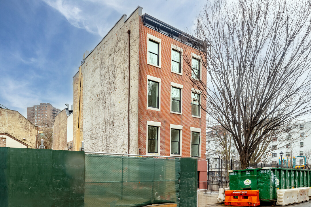 96 S 9th St in Brooklyn, NY - Building Photo