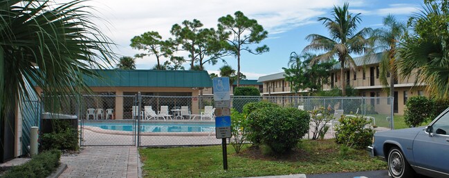 Sierra Apartments in Stuart, FL - Foto de edificio - Building Photo