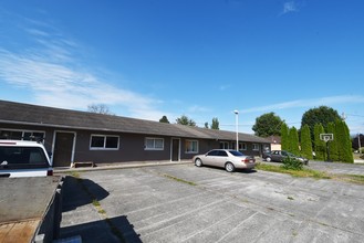 124 Mitchell St in Sumas, WA - Foto de edificio - Building Photo