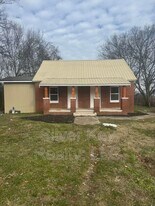 3671 Sweetwater Vonore Rd in Sweetwater, TN - Building Photo