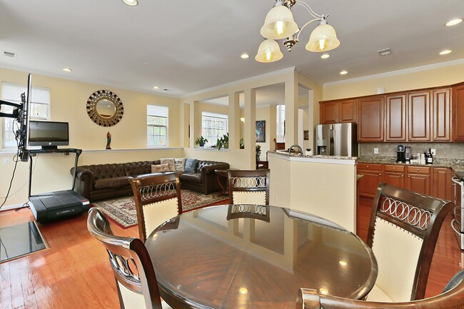 4715 Manor Dr in Alexandria, VA - Foto de edificio - Building Photo
