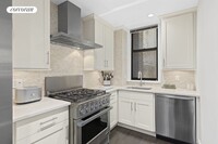 339 E 58th St in New York, NY - Building Photo - Building Photo