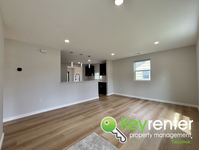 4615 S American Lake Blvd in Tacoma, WA - Building Photo - Building Photo