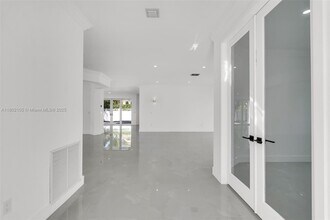 15699 SW 54th Ct in Miramar, FL - Building Photo - Building Photo