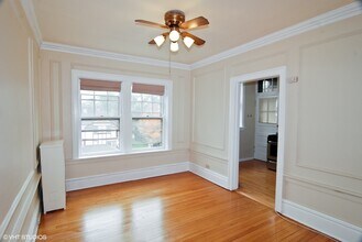 212 N Oak Park Ave-Unit -2DD in Oak Park, IL - Building Photo - Building Photo