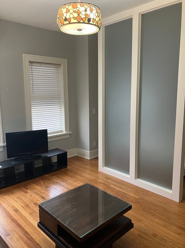 17 W 1st St, Unit 17-3 in Monroe, MI - Foto de edificio - Building Photo