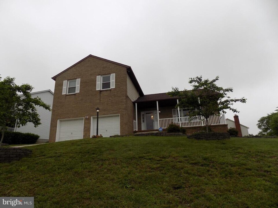 911 Hedgerow Ct in Bel Air, MD - Building Photo