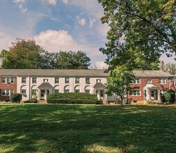 Brooksyde Apartments in West Hartford, CT - Building Photo - Building Photo