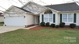 423 Long Creek Pkwy in Charlotte, NC - Building Photo