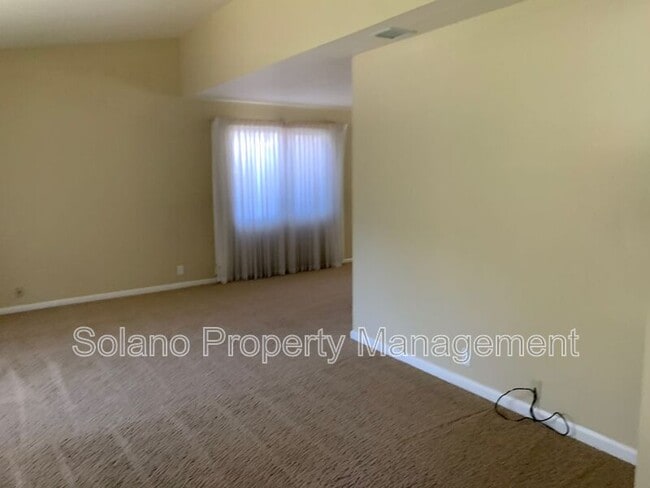 236 Cheyenne Dr in Vacaville, CA - Building Photo - Building Photo