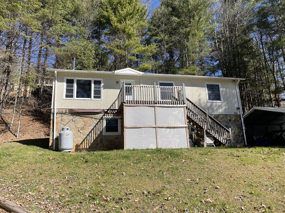 224 Laurel Gap Ridge in Boone, NC - Building Photo