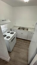 1875 W 56th St, Unit 113 in Hialeah, FL - Building Photo - Building Photo