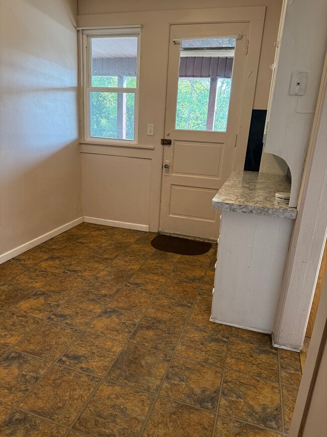 1827-1829 Main St in Blakely, PA - Building Photo - Building Photo