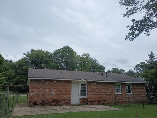 224 Southlawn Dr in Montgomery, AL - Foto de edificio - Building Photo
