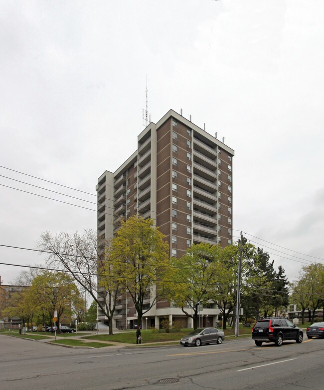 Avenue Place in Toronto, ON - Building Photo - Building Photo