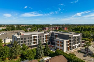 1370 Stittsville Main St in Ottawa, ON - Building Photo