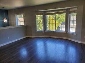 7780 NE Harbor View Dr in Poulsbo, WA - Building Photo - Building Photo