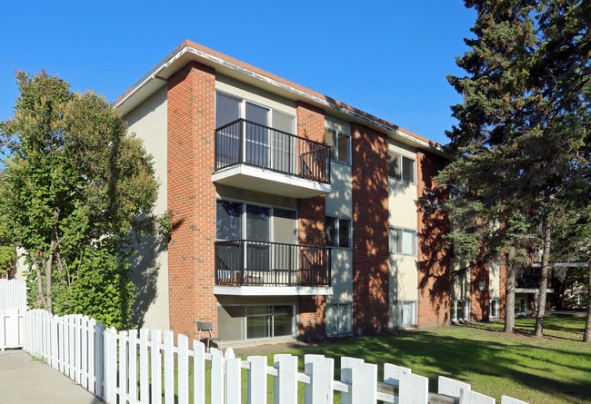 Silvana Villa in Edmonton, AB - Building Photo - Building Photo