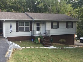 636 Hathburn Dr in Rockwood, TN - Building Photo