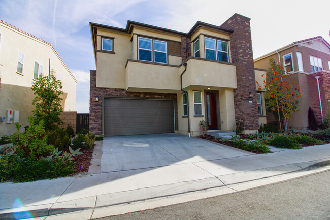 707 Pelion in Lake Forest, CA - Foto de edificio - Building Photo