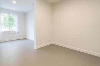 541 NW 33rd St, Unit 4 in Miami, FL - Building Photo - Building Photo
