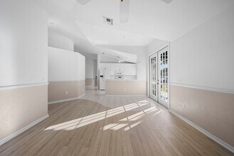 366 Dover Pl in Naples, FL - Foto de edificio - Building Photo