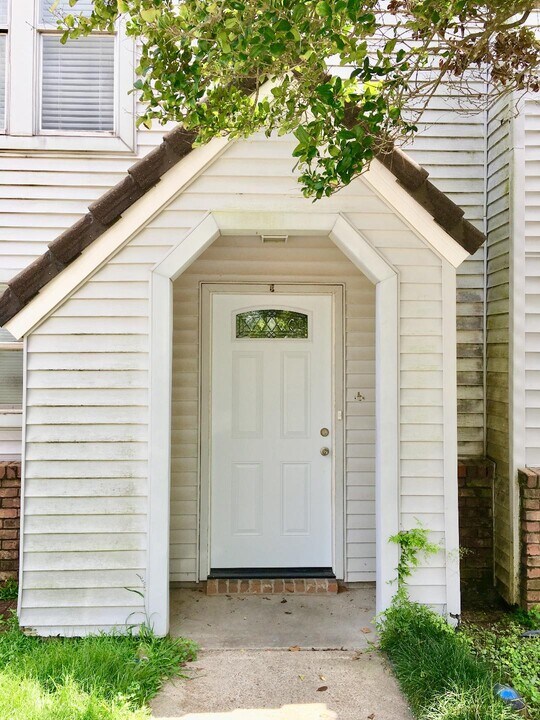 114 Aaron Dr in Lafayette, LA - Building Photo