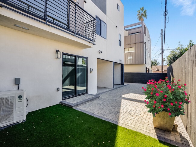 1345 Seward St in Los Angeles, CA - Building Photo - Building Photo