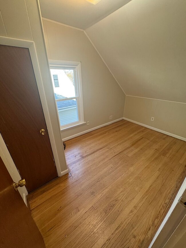303 W John St in Bay City, MI - Building Photo - Building Photo