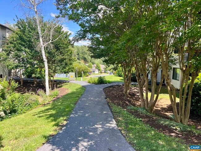 32 Spring Ct in Charlottesville, VA - Building Photo - Building Photo