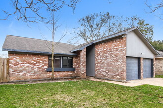 415 Charidges Dr in Houston, TX - Building Photo - Building Photo