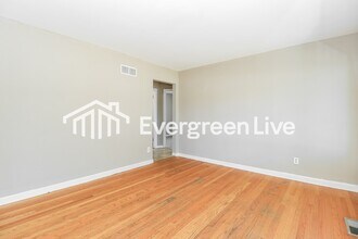 230 W St Anthony Ln in Florissant, MO - Building Photo - Building Photo