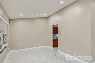 4947 E Greenway Cir in Mesa, AZ - Building Photo - Building Photo