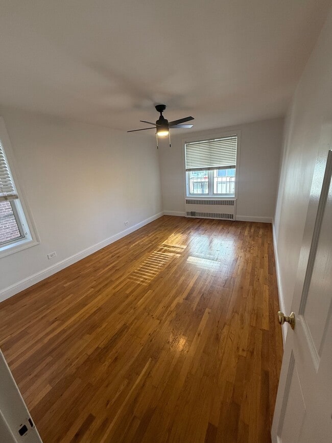 930 E 7th St, Unit 930 E 7TH STREET APT 4D in Brooklyn, NY - Building Photo - Building Photo