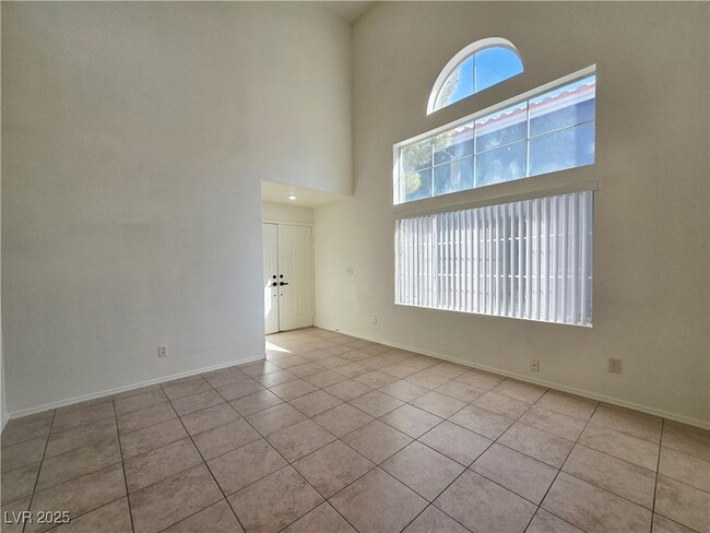 6993 Troubador Dr in Las Vegas, NV - Building Photo - Building Photo