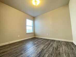 207 Dodge City Trail in Newark, TX - Building Photo - Building Photo
