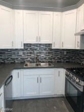 6818 Gentry Ave in Los Angeles, CA - Building Photo - Building Photo