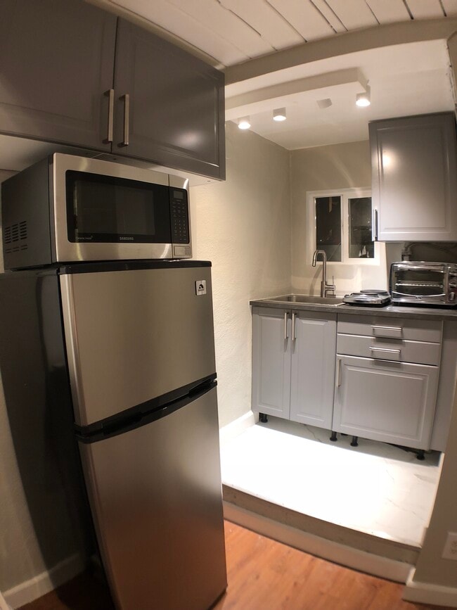 1420 Chilco St, Unit 1420 ADU in Menlo Park, CA - Building Photo - Building Photo