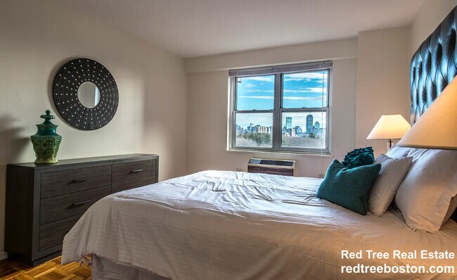206 Freeman St, Unit #705 in Brookline, MA - Building Photo - Building Photo